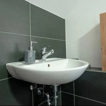 Livemore24 - 5 In 24-7 Check-in Apartament *