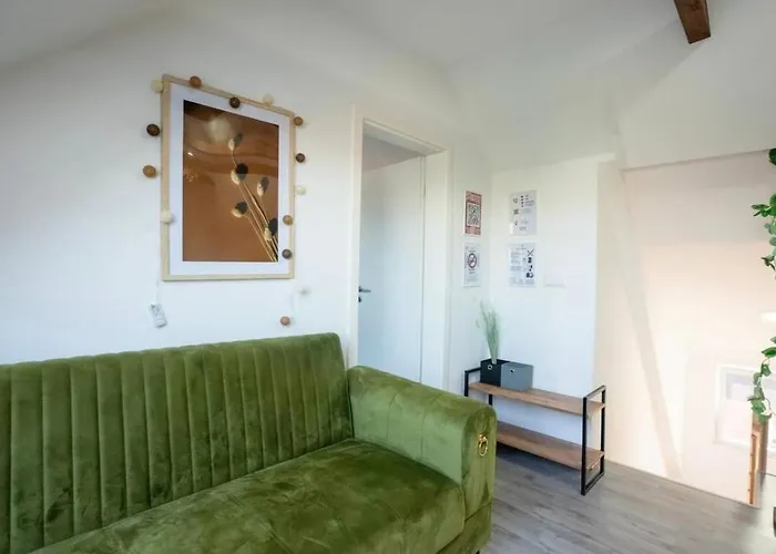 Livemore24 - 5 In West 24-7 Check-in Apartman