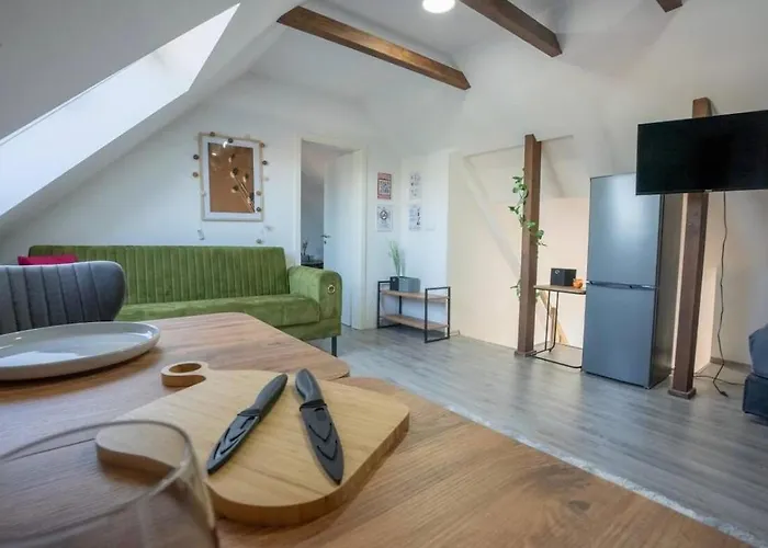 Livemore24 - 5 In West 24-7 Check-in Apartman *